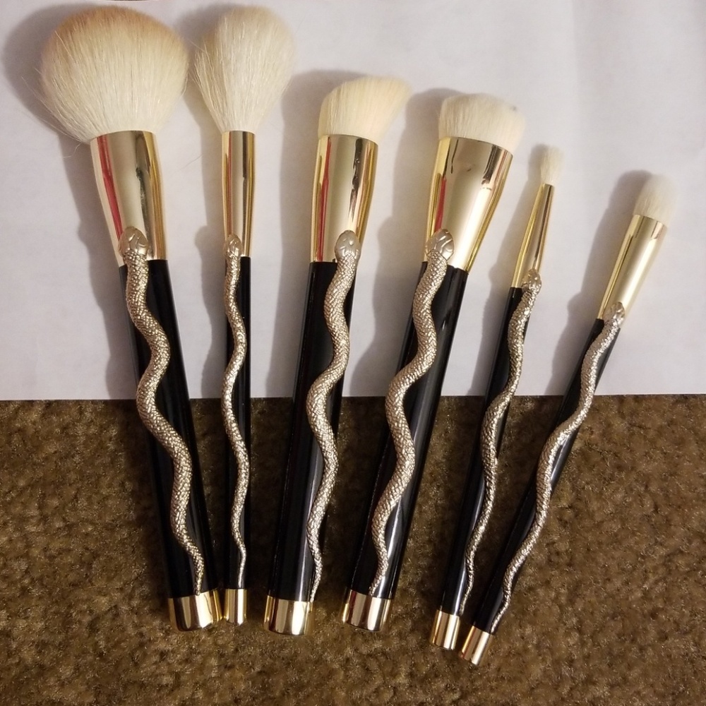 Snake embossed makeup brushes